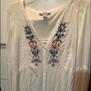 Embroidered  white  wry comfy top